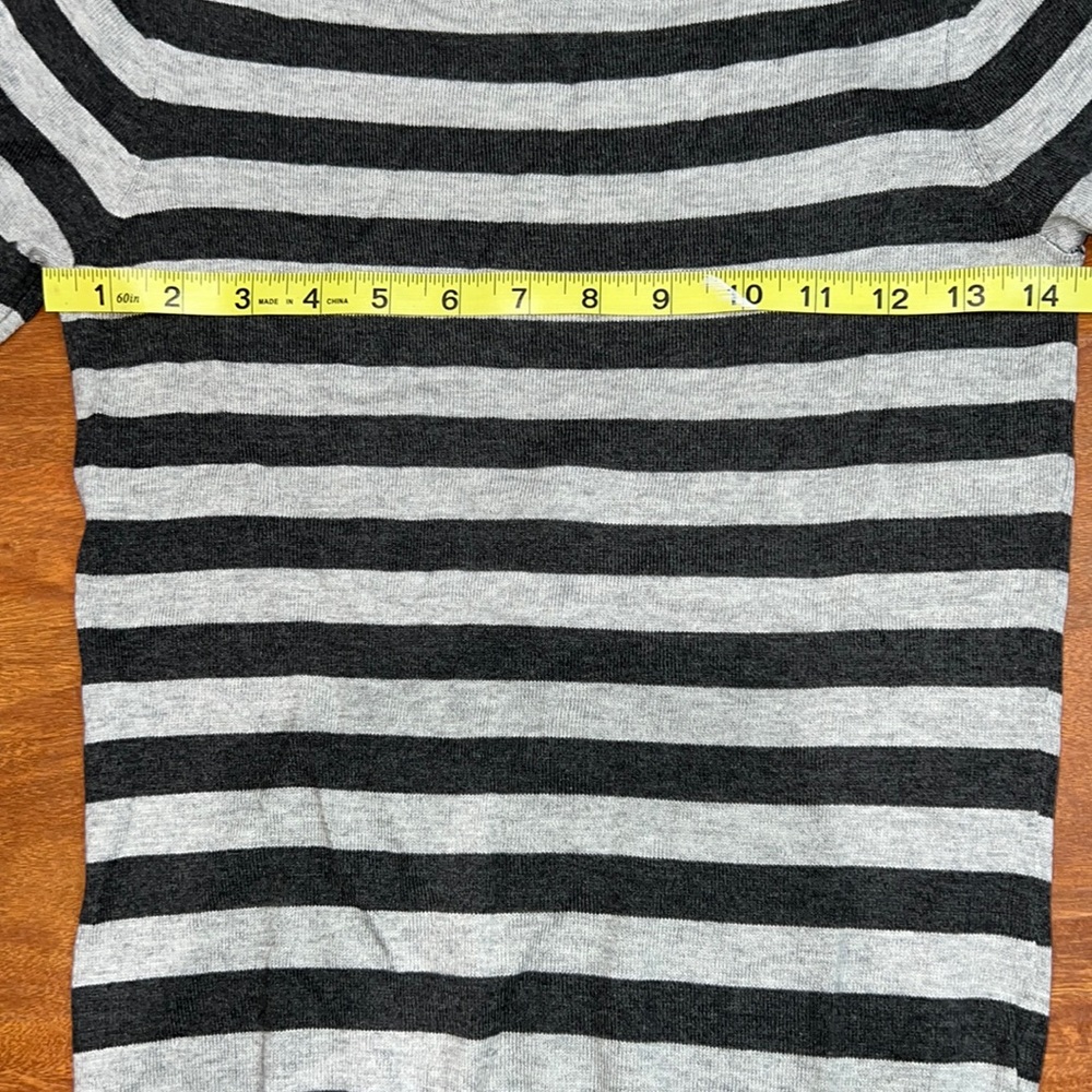 Forever 21 1/4 sleeve Sweater Shirt light weight - Picture 5 of 7